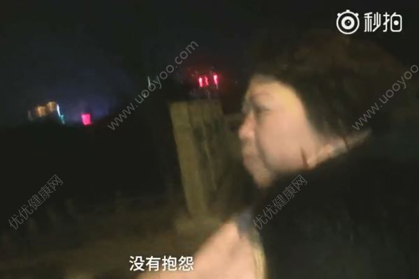 母亲每天骑车陪女儿夜跑5里路，冲刺中考体育(4)