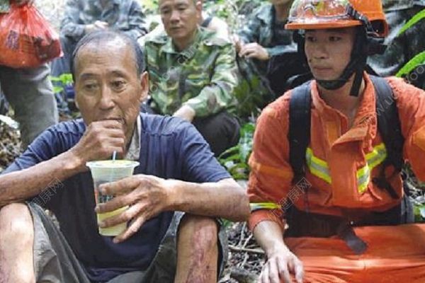 老人迷路被困悬崖边50余小时，靠山泉维持生命(2)