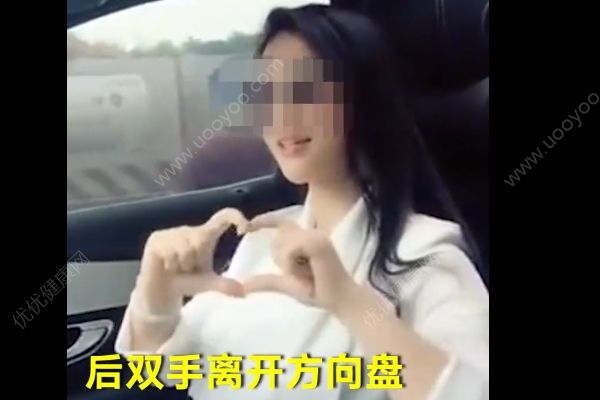 女子为拍抖音危险驾驶，结果被交警看到了遭罚款(1)