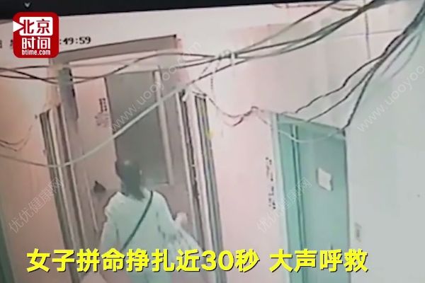 男子强行将女子拖拽进屋欲行不轨，女性独居要注意些什么？(2)