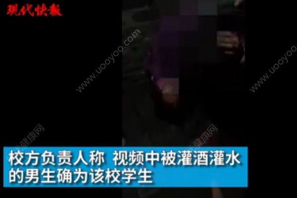 学生遭多人脚踹强行灌白酒，被要求“跪着喝”(2)