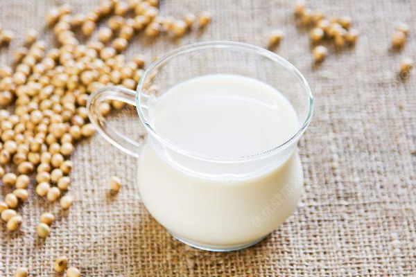 坚持喝豆浆和牛奶好不好？豆浆和牛奶有哪些营养价值？(1)