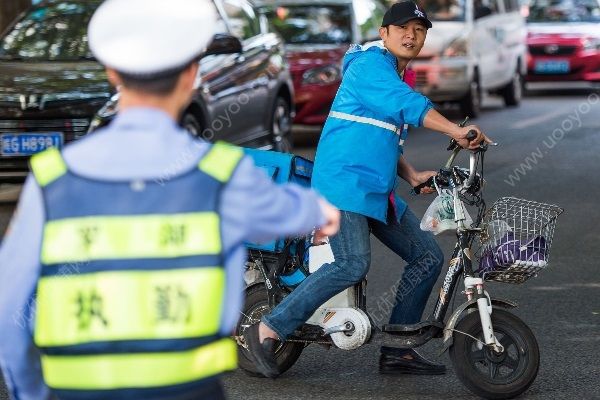 外卖小哥交通新规，天天吃外卖好不好？(2)