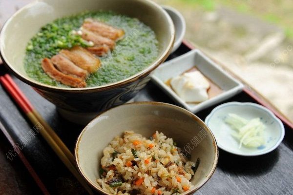 大学食堂搞笑标语:阿姨打饭手抖的毛病治好了(4)