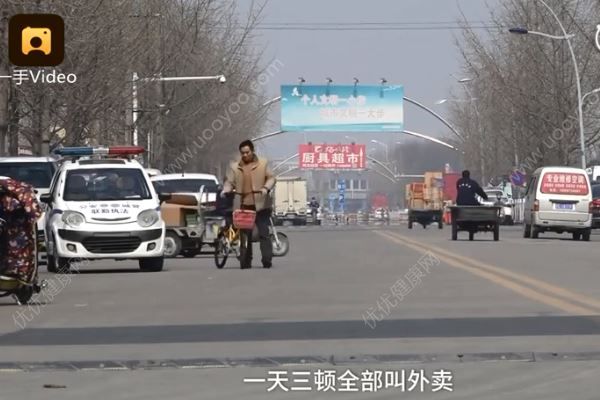 女友一日三餐叫外卖，男子缺钱偷近万元鞋变卖(4)