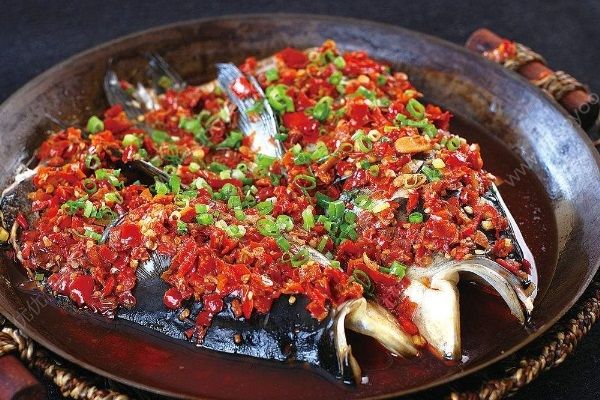 重庆一高校打捞万斤鱼，将做剁椒鱼头等给师生吃(4)