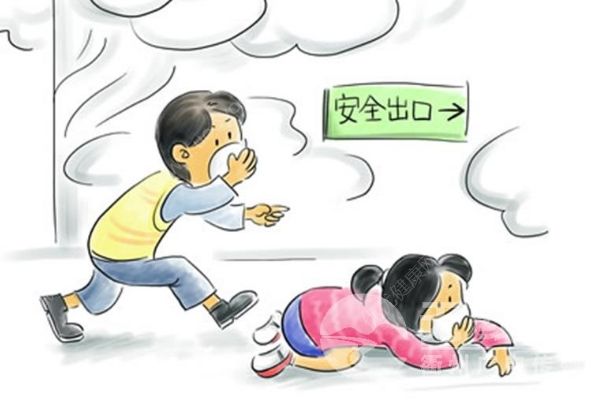 11岁男孩遇火果断逃生，并及时提醒邻居疏散(4)