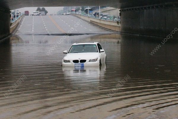 北京强降雨多路段积水严重，开车出行这些要注意(3)