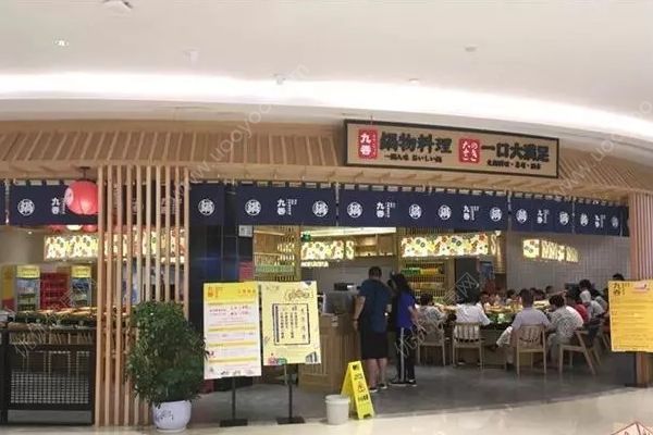 顾客火锅里吃出苍蝇，店长不愿免单当场一口吞下(1)