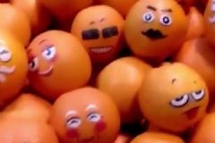 水果摊现表情包橙子，染色的橙子有毒吗？[多图]