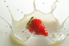 草莓和牛奶一起吃有哪些好处？草莓牛奶搭配营养好！[多图]