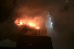人民大学宿舍楼着火，保安：暑期施工油毡被烧着[多图]