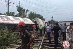 武汉一地铁测试时侧翻2人受伤，事故原因还在调查[多图]